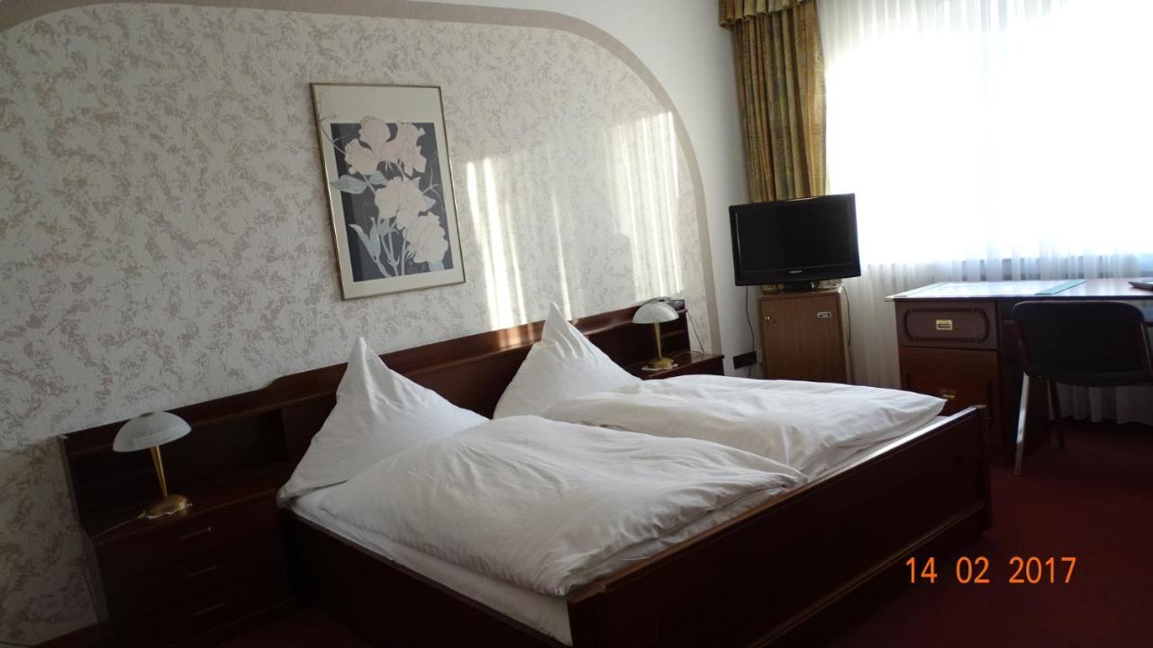 Bed & Breakfast Hotel Helga Hein Düsseldorf Exterior foto